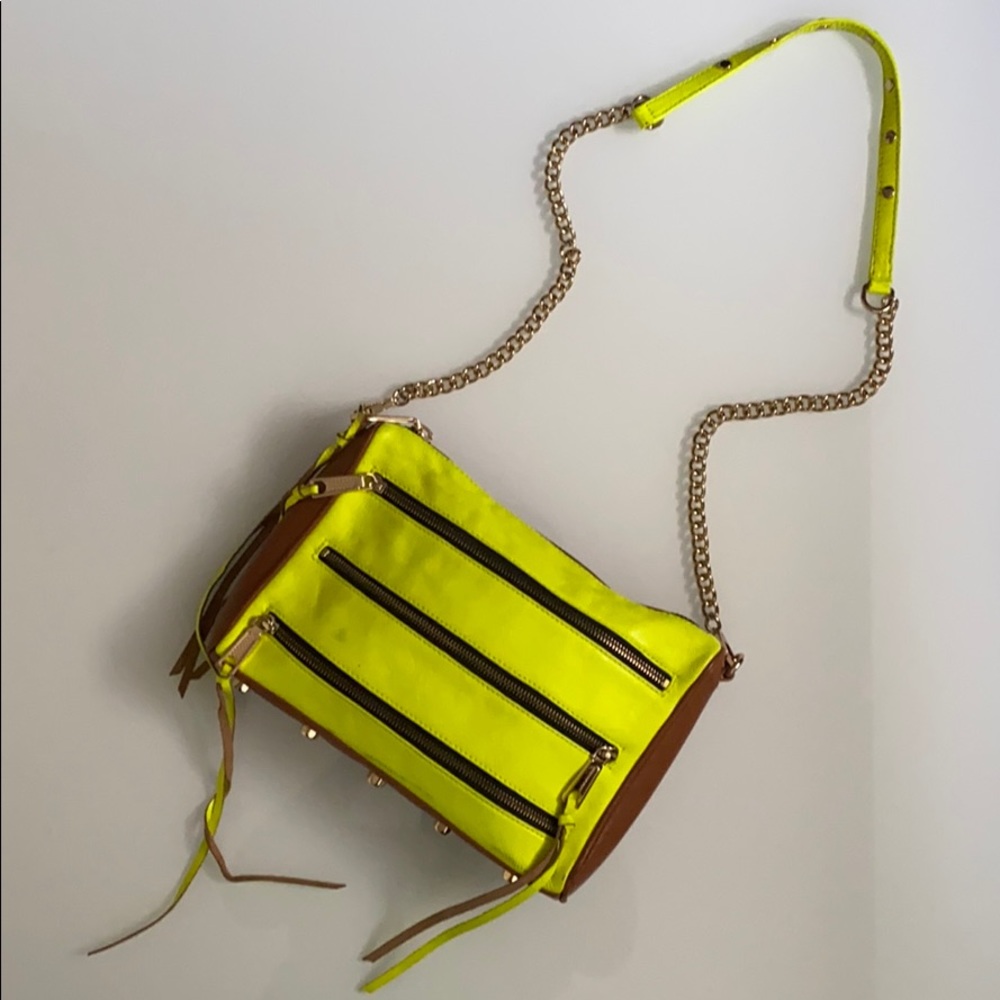 Bold cross body